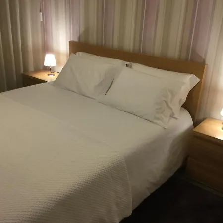 & Charming Clerigos Appartments Порту