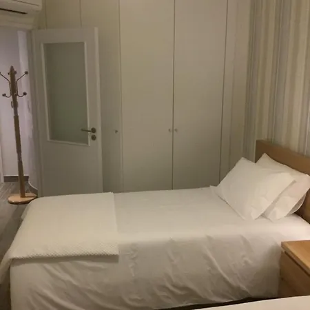 アパート & Charming Clerigos Appartments ポルト