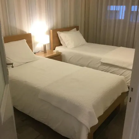 & Charming Clerigos Appartments * Порту