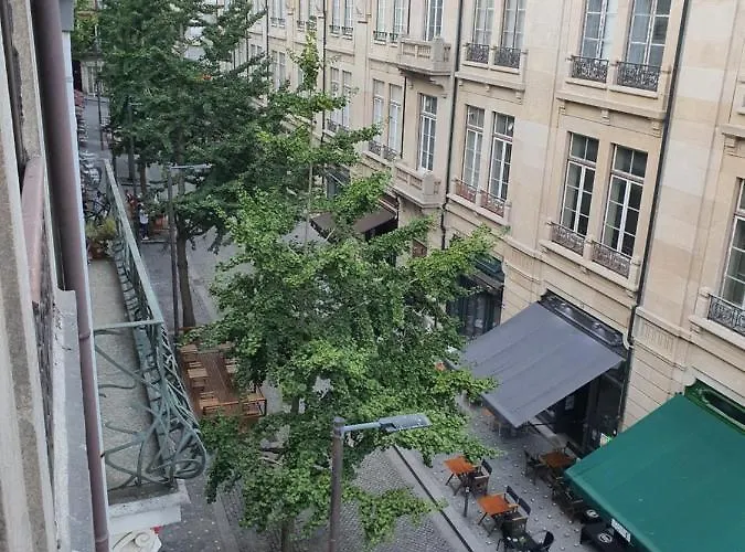 & Charming Clerigos Appartments شقة بورتو